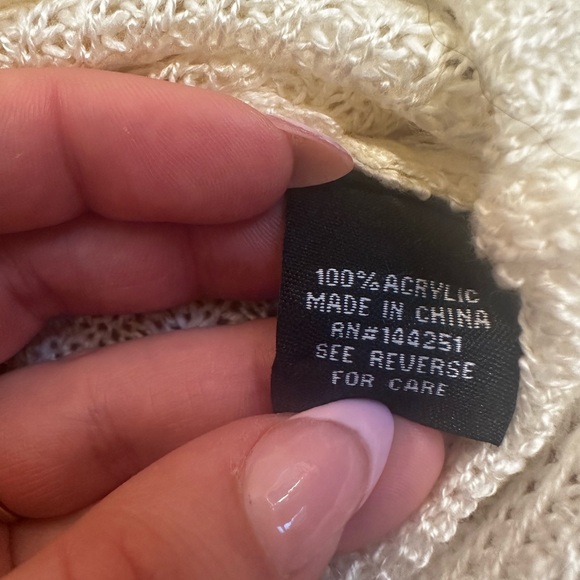 Moon & Madison White Sweater Open Back - Picture 7 of 7